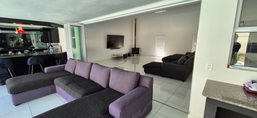 4 Bedroom Property for Sale in Parklands North Western Cape